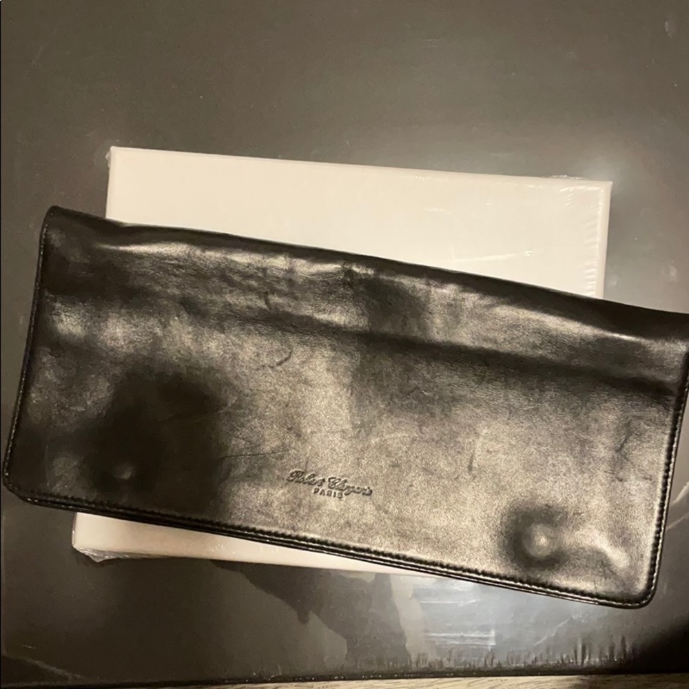 Black clutch